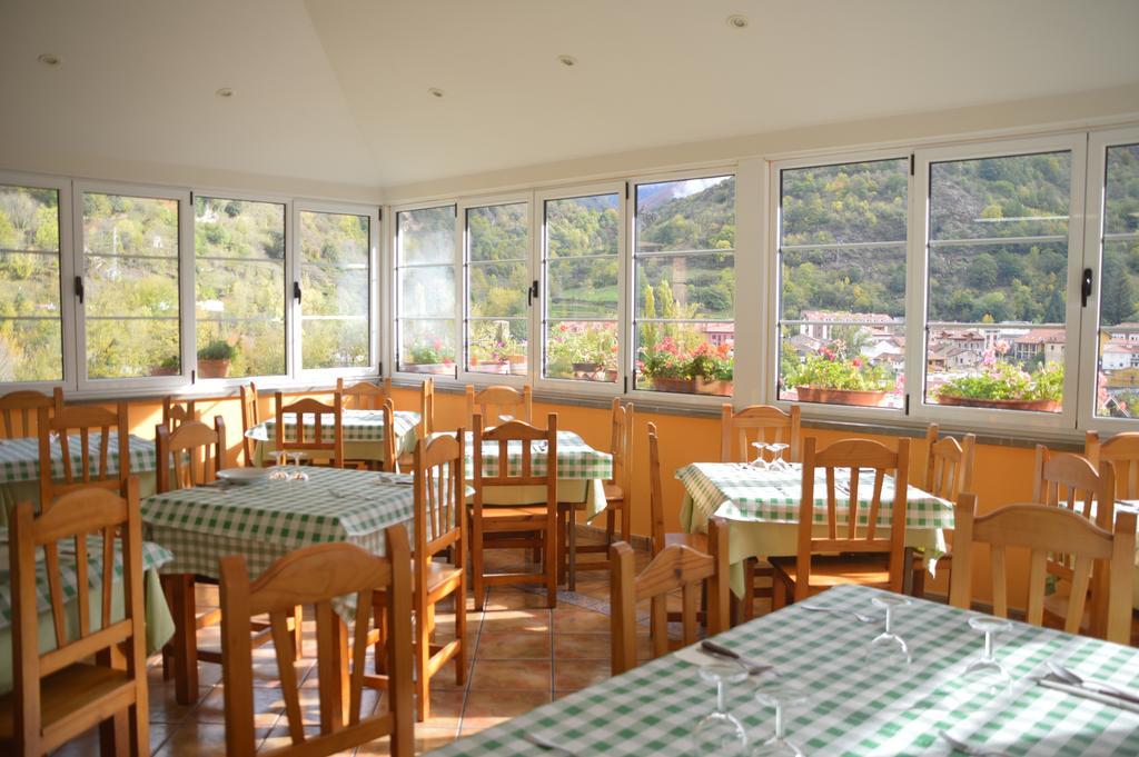 Hostal Parador Penavera โปลา เด โซเมียโด ภายนอก รูปภาพ